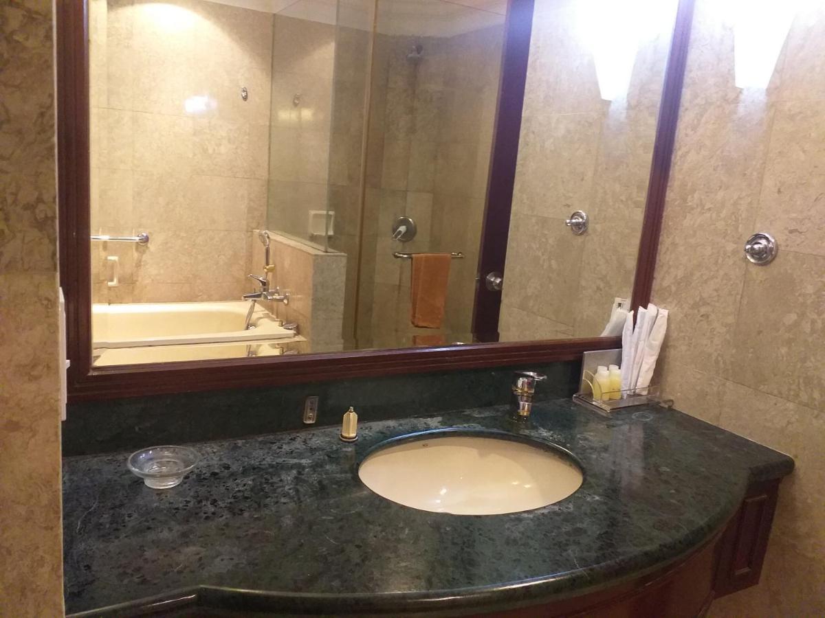 Sabah Suites At Times Square Kl Куала Лумпур Екстериор снимка